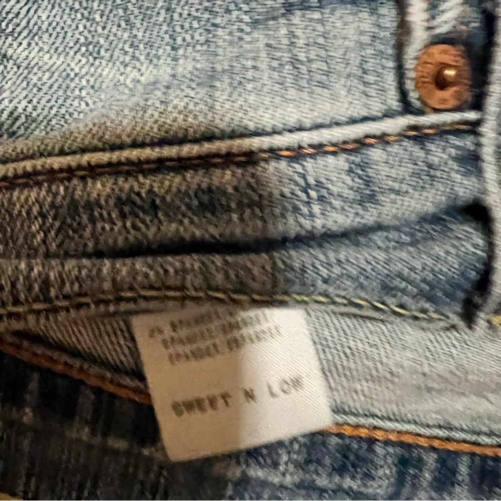 Women’s lucky Brand jeans light blue sweet n low boot cut 16/33